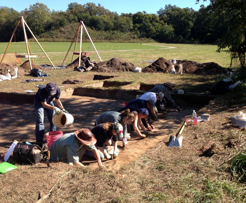 Students excavating at Spiro near Craig Mound
